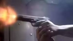 ఇటలీలో ఘోరం: ఇద్దరు భారతీయుల కాల్చివేత!